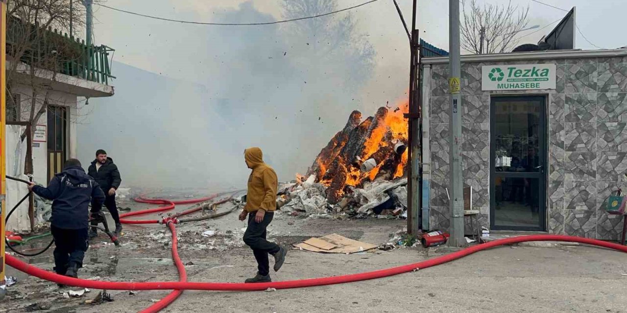 Geri Dönüşüm Tesisinde Yangın