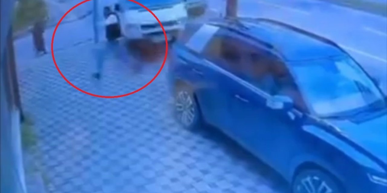 Refleksiyle Hayatta Kaldı, 2 Araç Arasında Sıkışmaktan Zıplayarak Kurtuldu