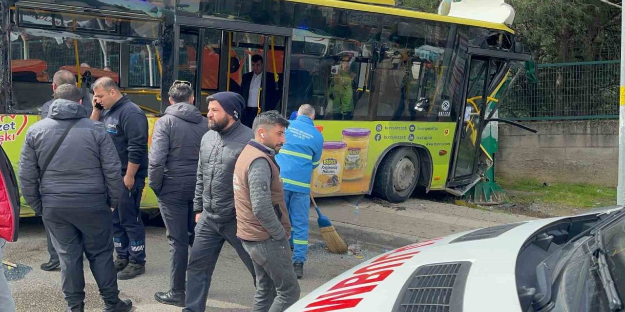 Freni Patlayan Belediye Otobüsünde Dehşet...8 Yaralı