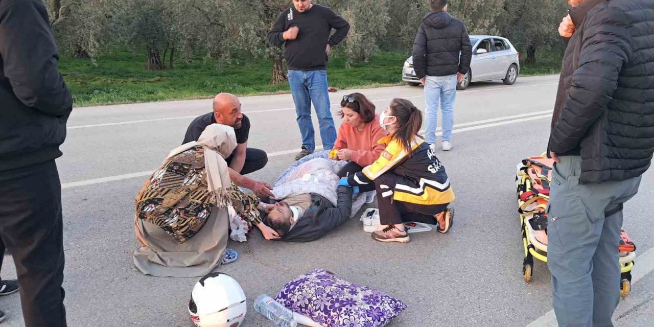 Kaza Yapan Motosiklet Sürücüsüne İlk Müdahaleyi Yoldan Geçen Doktor Yaptı