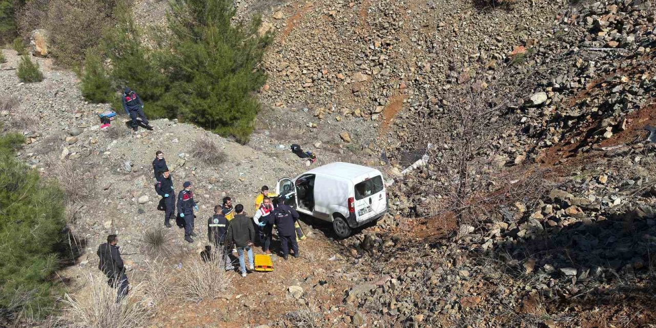 Şarampole Yuvarlanan Sürücü Hayatını Kaybetti