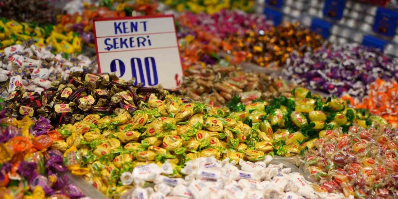Pazar Tezgahları Bayram Şekerleriyle Renklendi