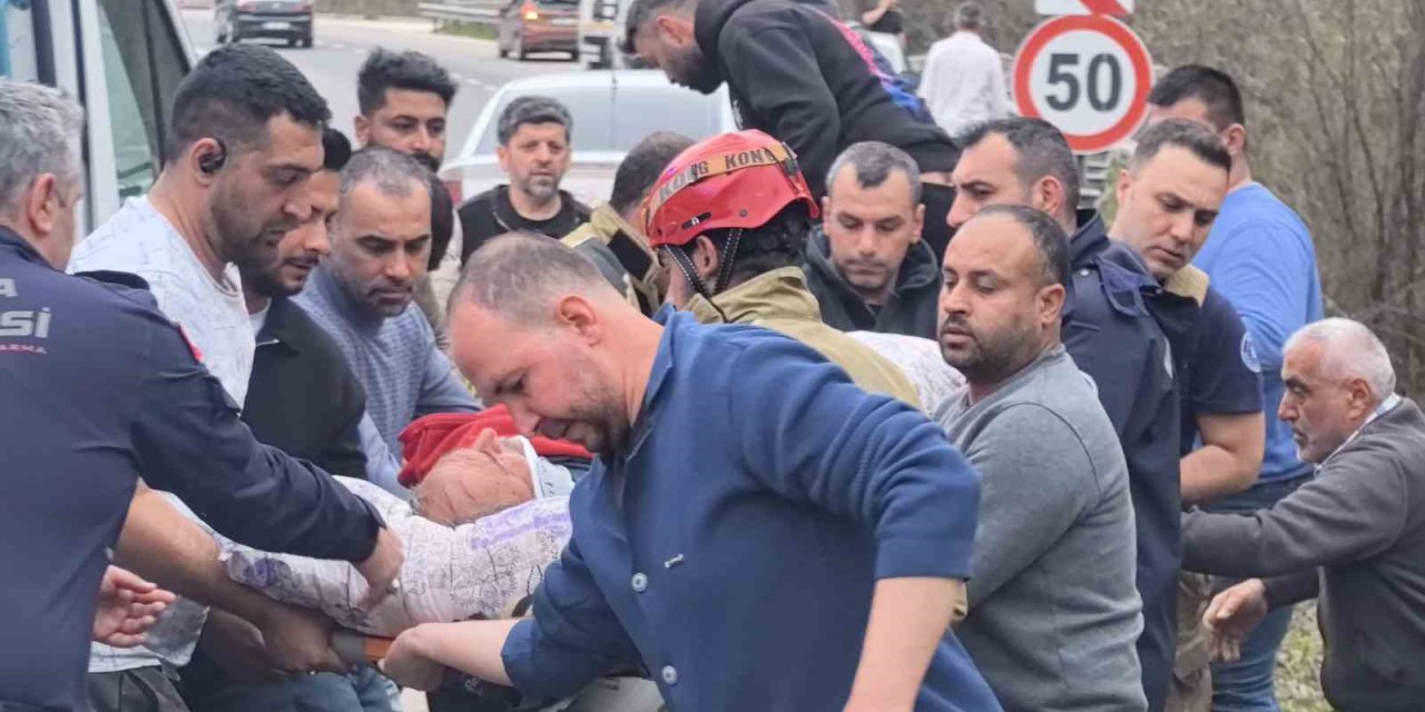 Kontrolden Çıkan Tır Şarampole Yuvarlandı: 1 kişi yaralandı