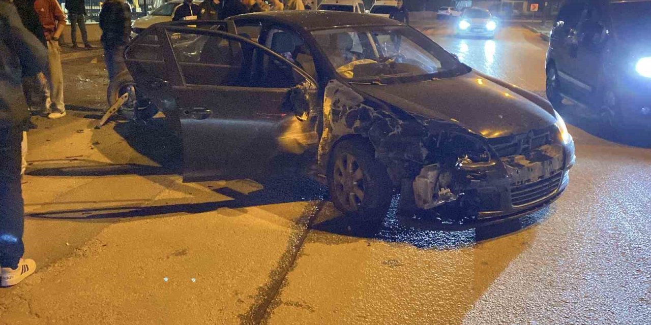 Ehliyetsiz Sürücü Dehşet Saçtı: 4 Araca Çarparak Durdu