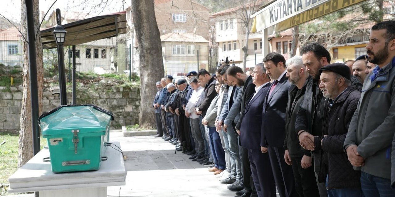 Balkondan Düşen Genç Kız Hayatını Kaybetti