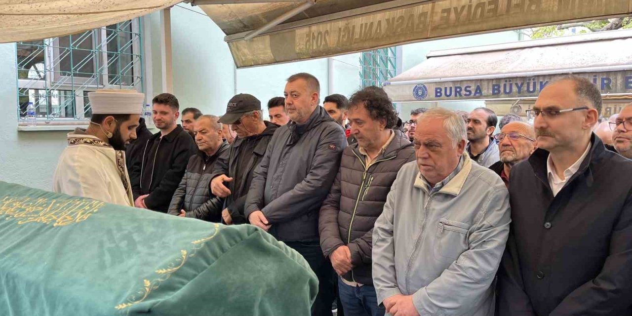 Eşi Ve Oğlunun Yanına Defnedildi