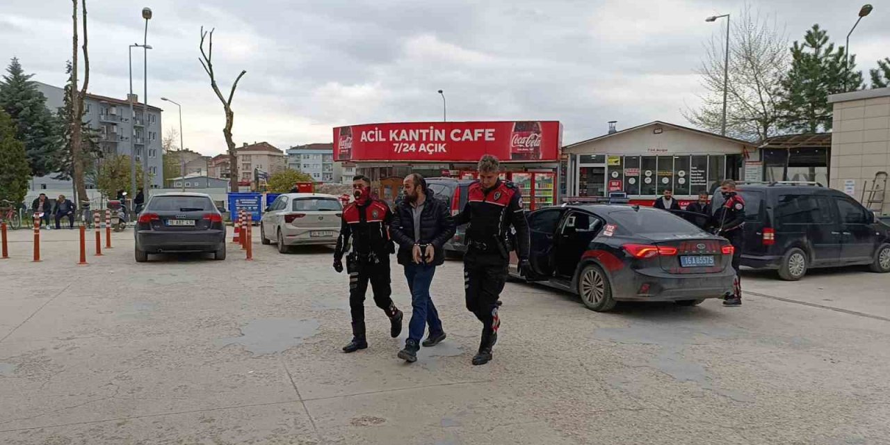 Yabancı Uyruklu Dolandırıcı Kovalamaca Sonucu Yakalandı