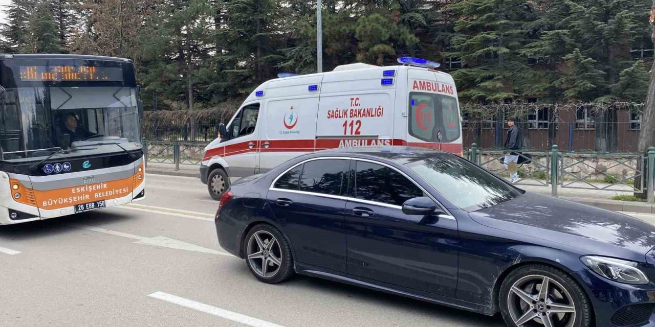 Otomobile Arkadan Çarpan Motosikletin Sürücüsü Yaralandı