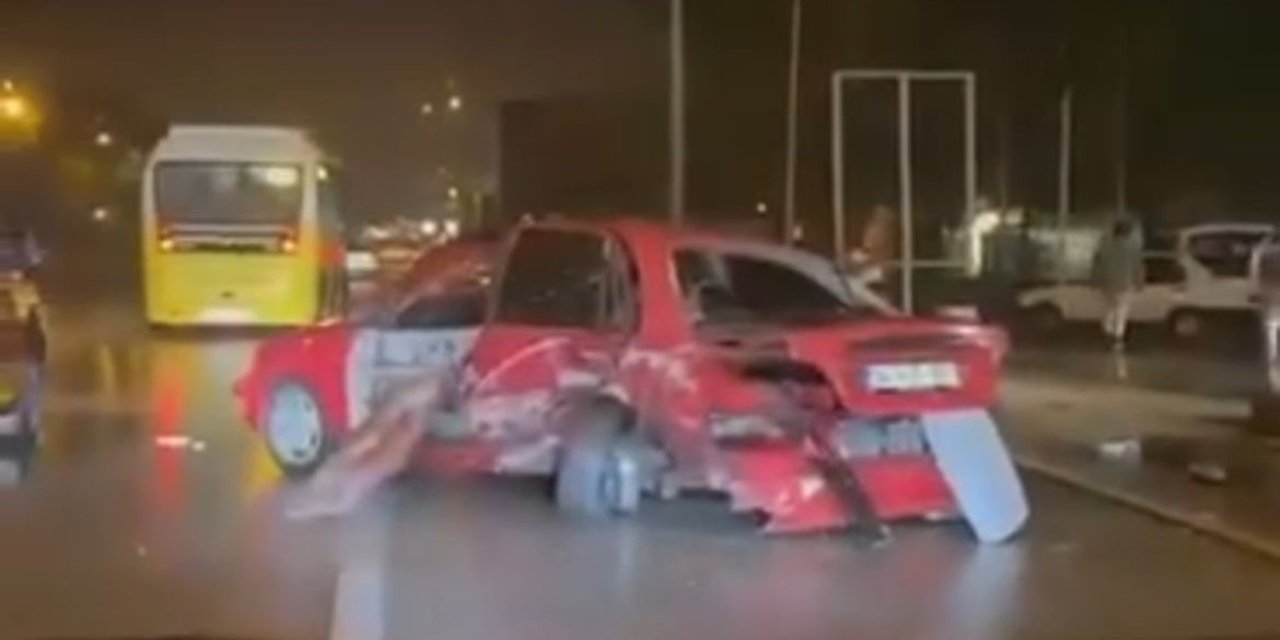 Kontrolden Çıkan Otomobil Duvara Çarptı