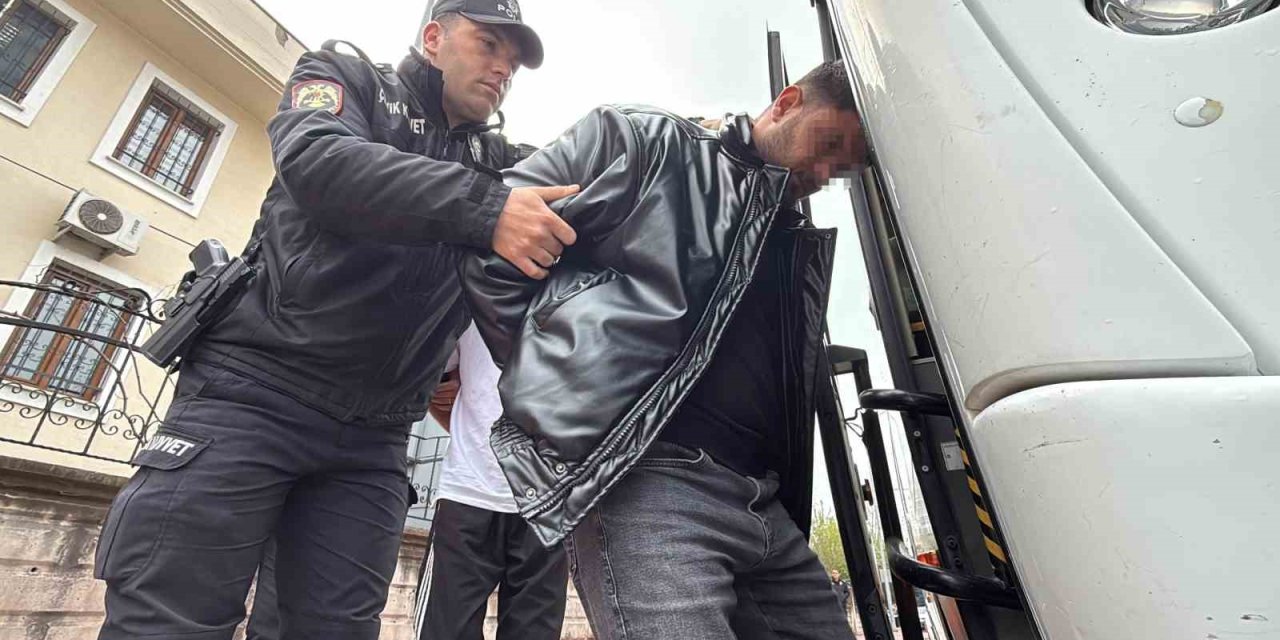 Komşular Arasındaki Silahlı Kavgada 5 Kişi Ölmüştü: 8 Kişi Tutuklandı