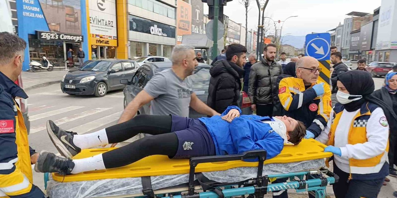 Otomobilin Çarptığı Bisikletli Çocuk Yaralandı