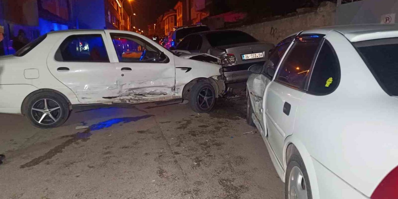 Çarpışmada Savrulan Araç 4 Otomobile Daha Çarptı: 1 Yaralı