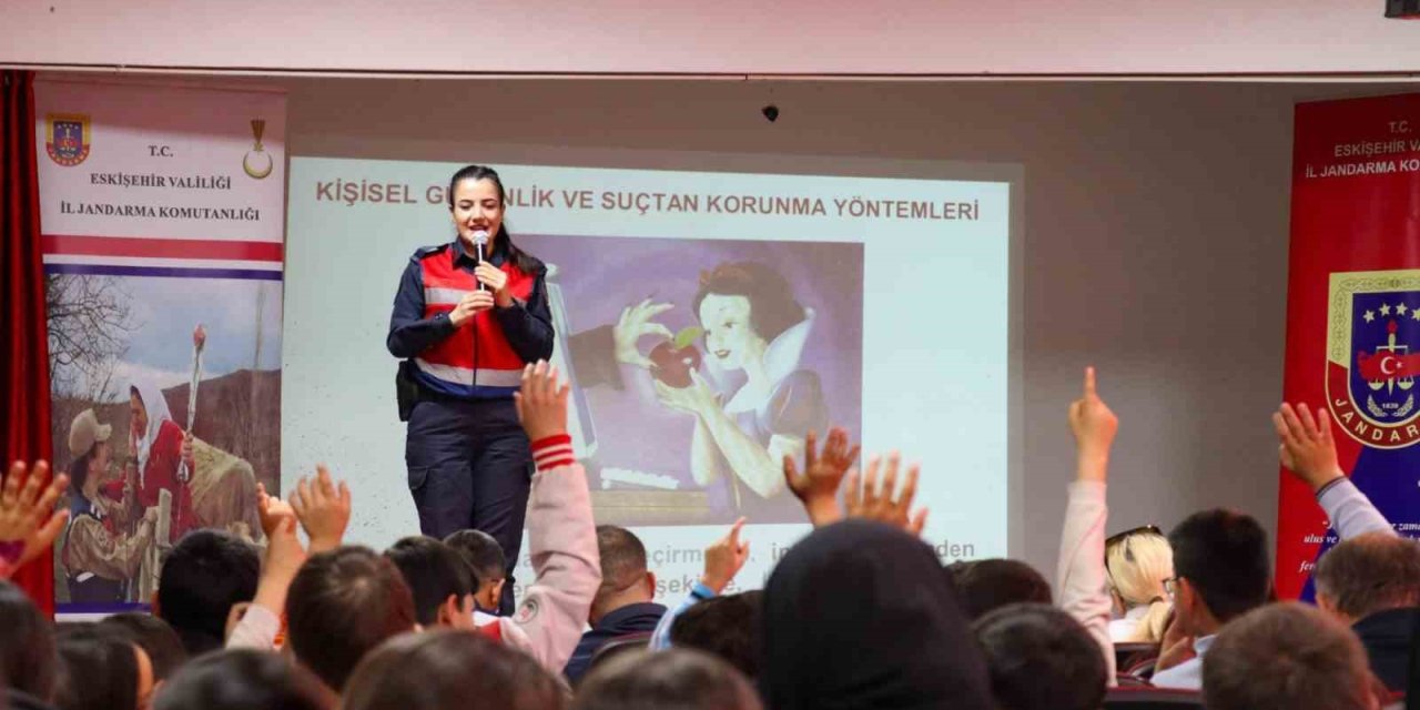 Jandarma Kadına Yönelik Şiddetle İlgili Bilgilendirdi