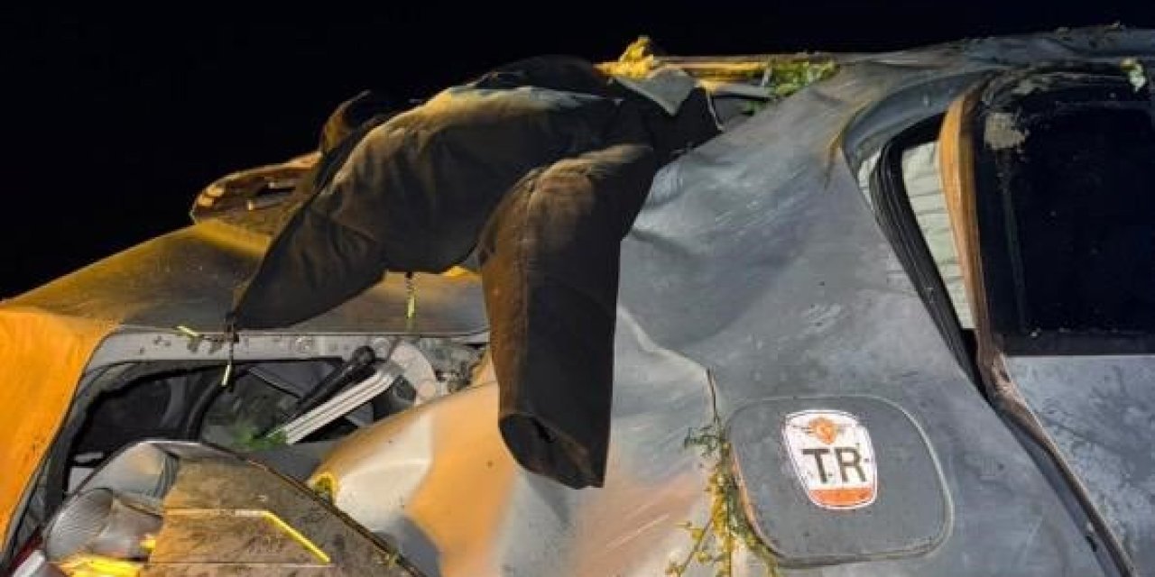 Tarlaya Uçan Otomobildeki 4 Kişi Yaralandı