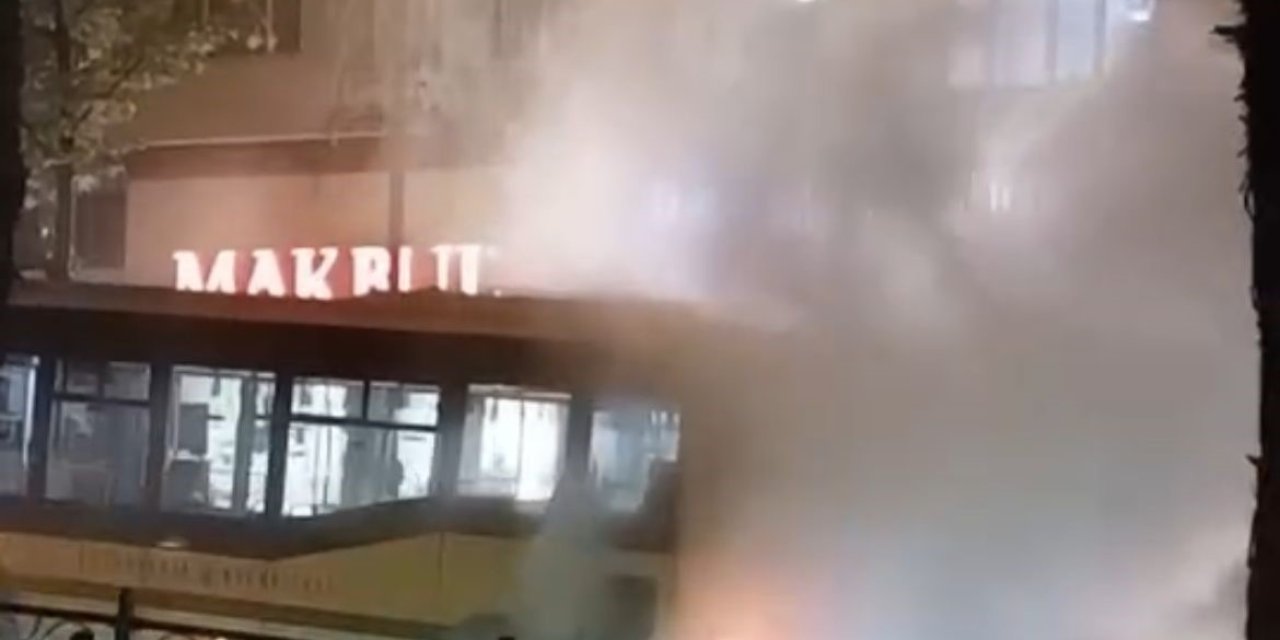Belediye Otobüsü Arıza Yaptı, Çevreyi Duman Sardı