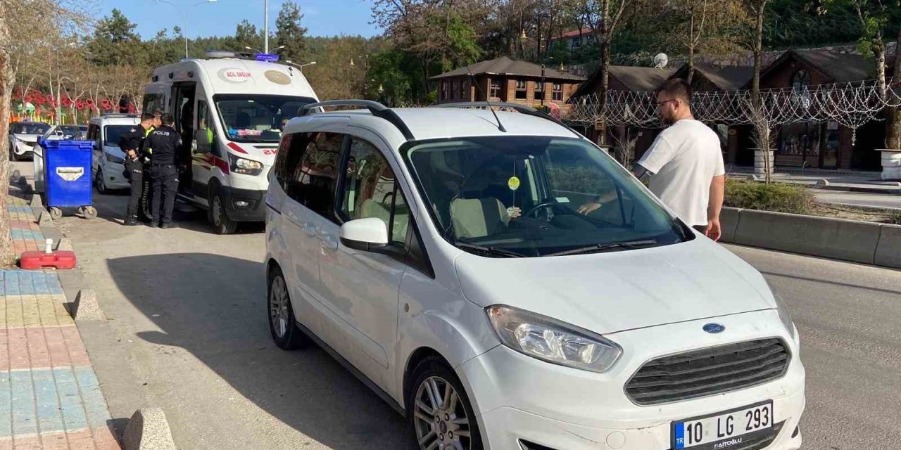 12 Yaşındaki Çocuğa Otomobil Çarptı