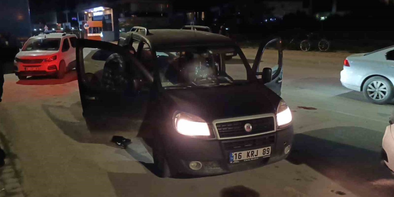 Seyir Halindeki Aracı Kurşuna Dizdiler!