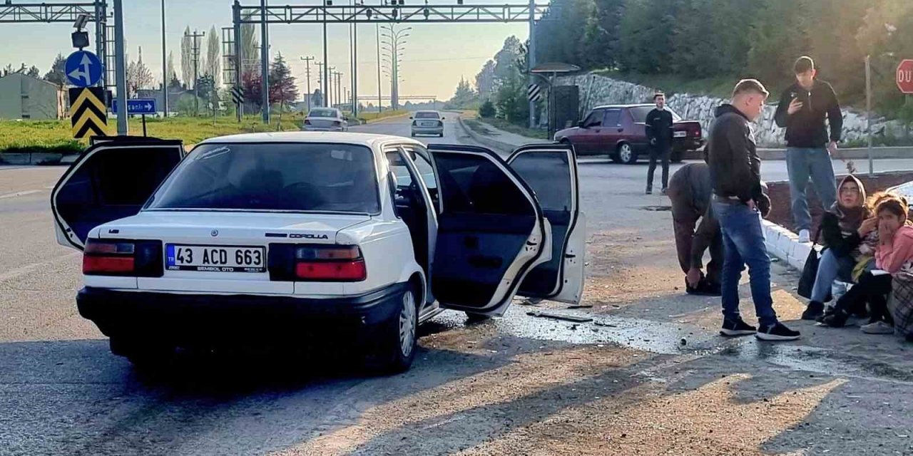 İki Otomobil Çarpıştı: 7 Yaralı