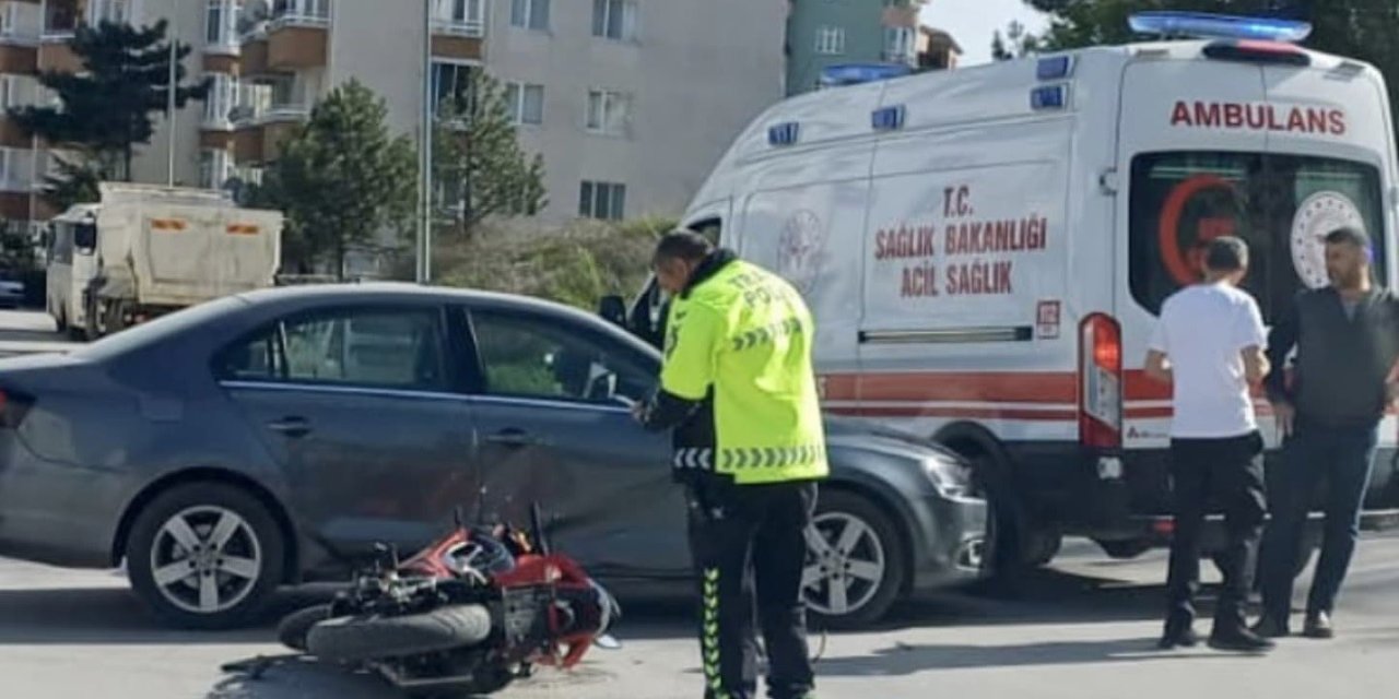 Motosiklet İle Otomobil Çarpıştı