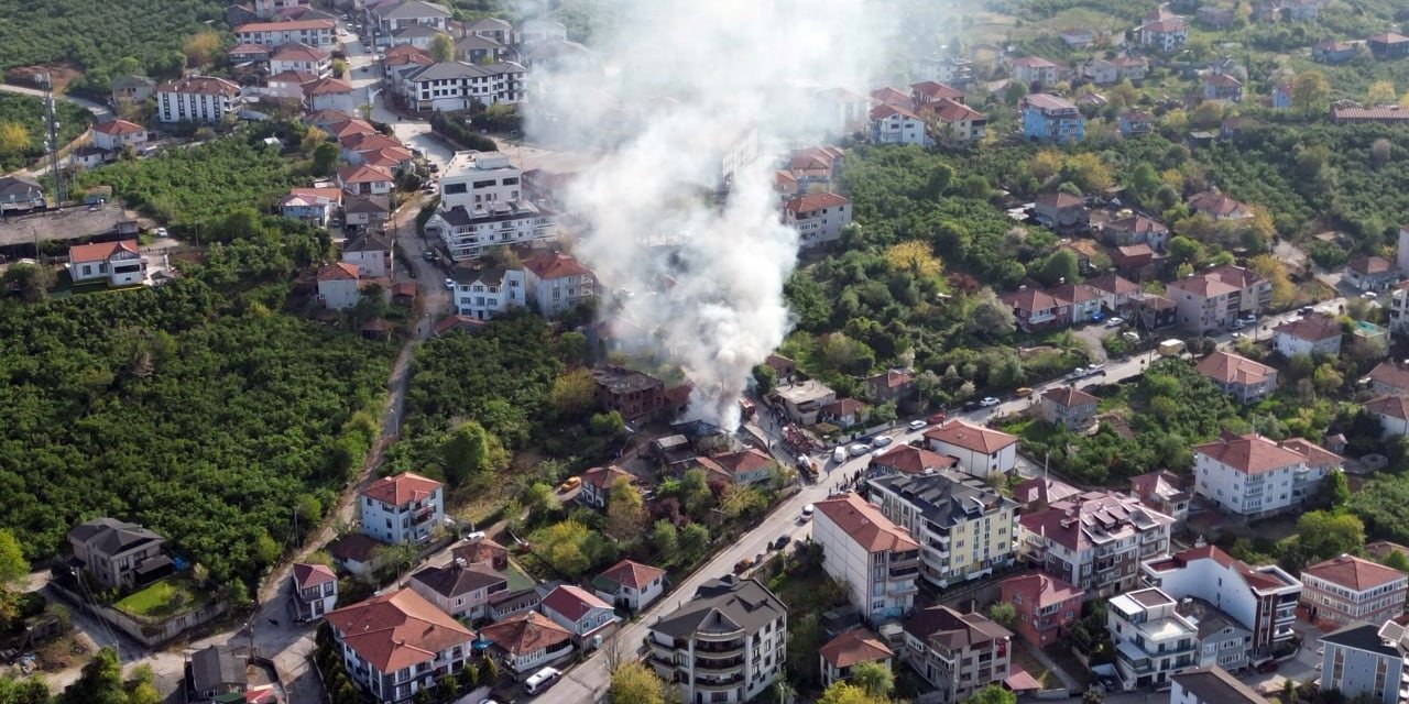 Alevlere Teslim Olan Tek Katlı Ev Kullanılmaz Hale Geldi