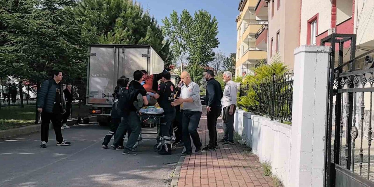 Kamyonetle Çarpışan Motosiklet Sürücüsü Ağır Yaralandı
