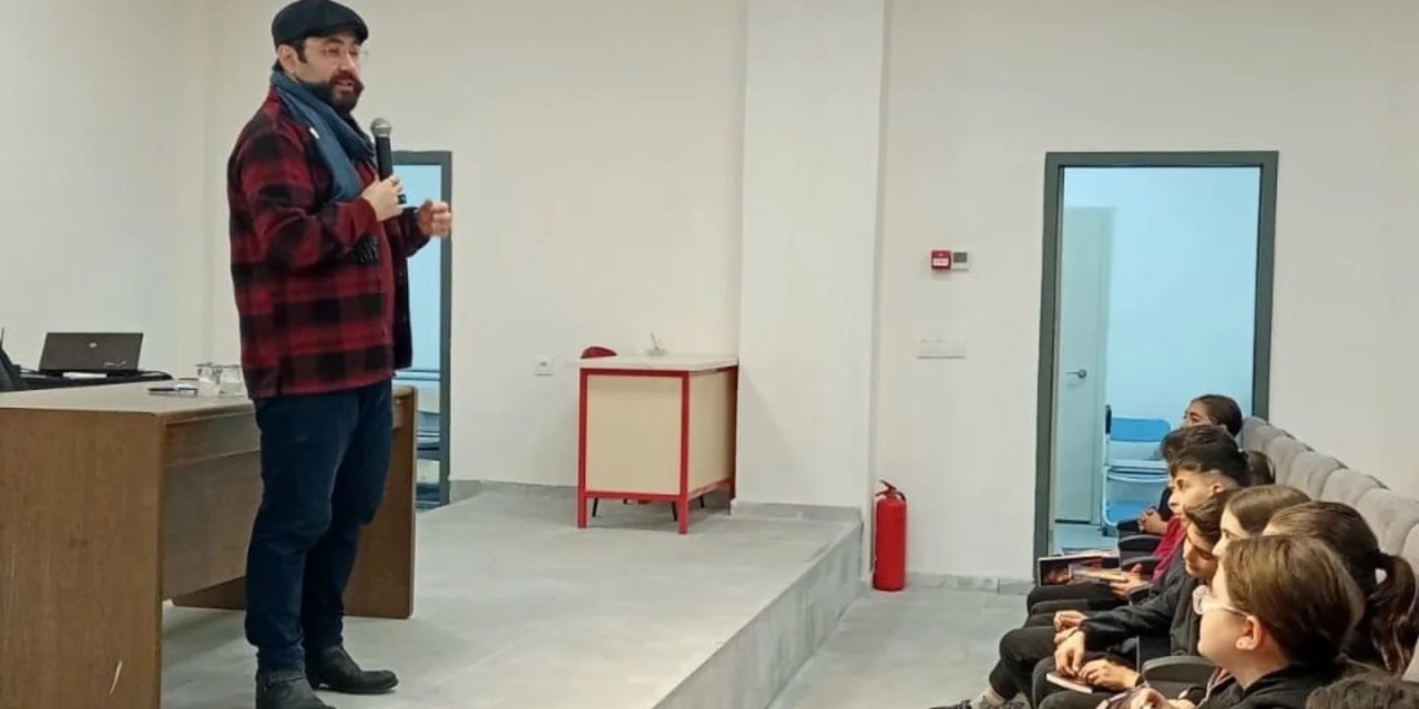 Yazar Kayahan Demir genç okuyucularla buluştu