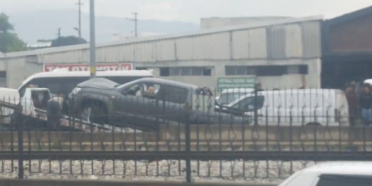 Kontrolden Çıkan Araç Durağa Daldı