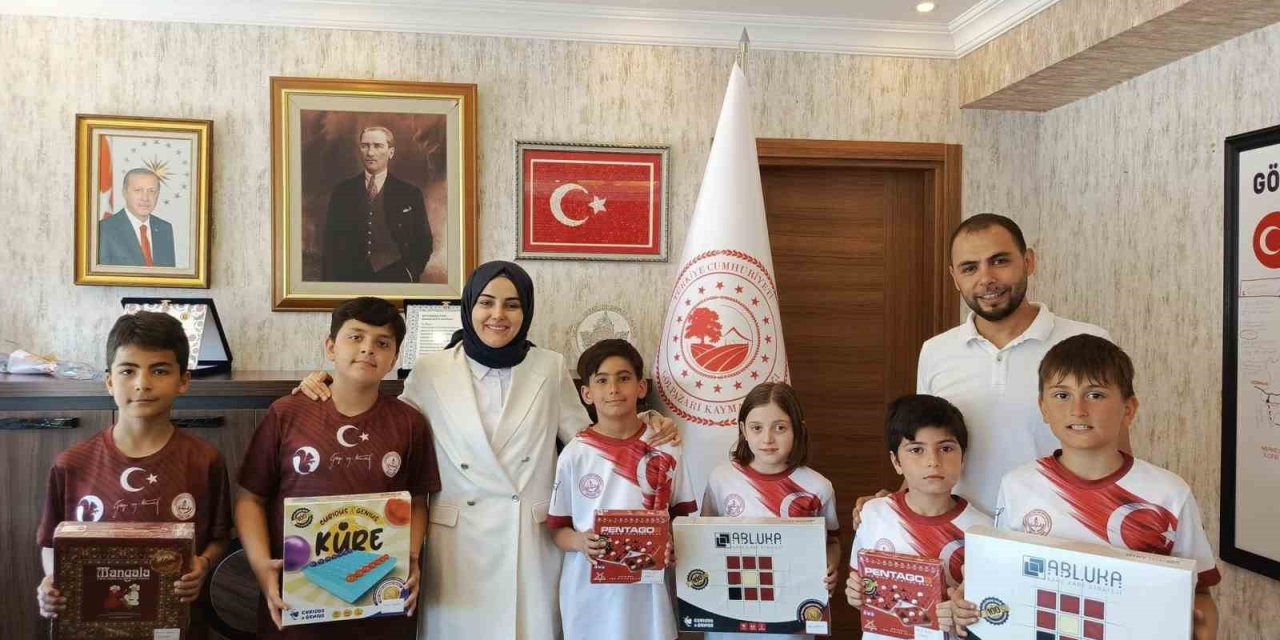 Dereceye Giren Öğrencilerden Kaymakama Ziyaret