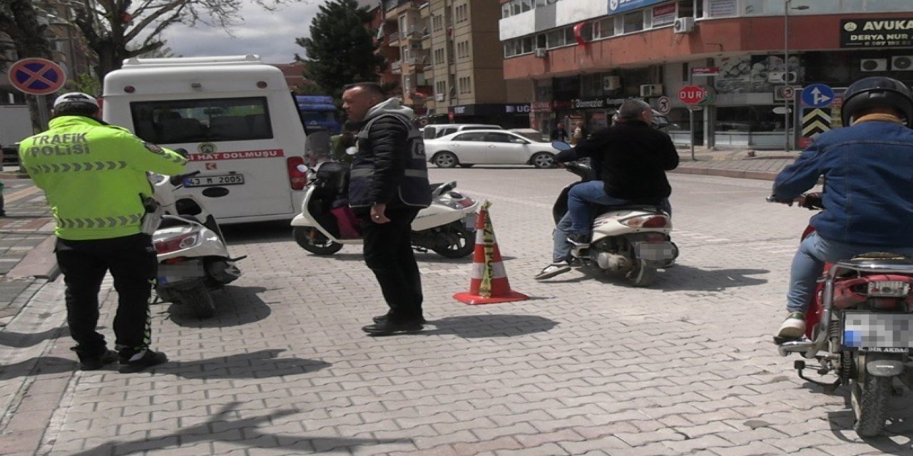 Ehliyetsiz Ve Kasksız Sürücülere Geçit Verilmiyor