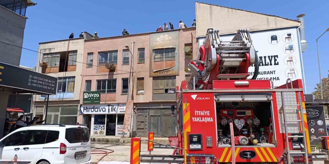 Mobilya İmalathanesinde Yangın