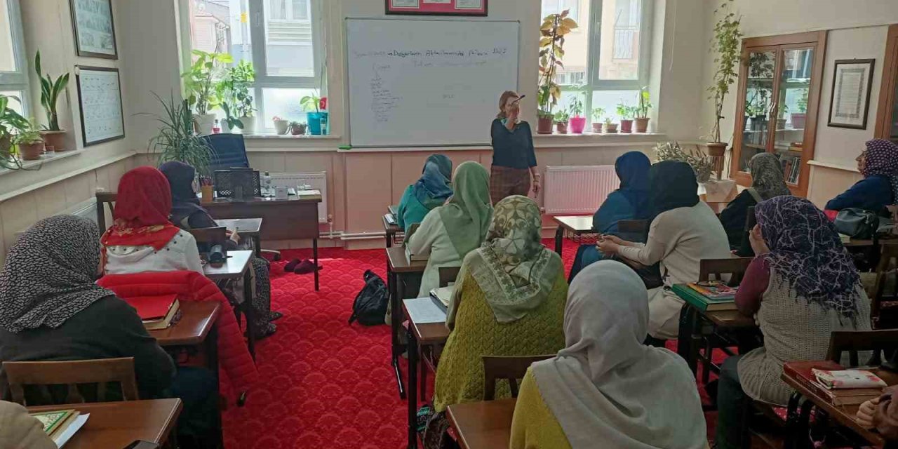 ‘Değerlerin Edinilmesinde Ailenin Rolü’ Eğitimi Verildi