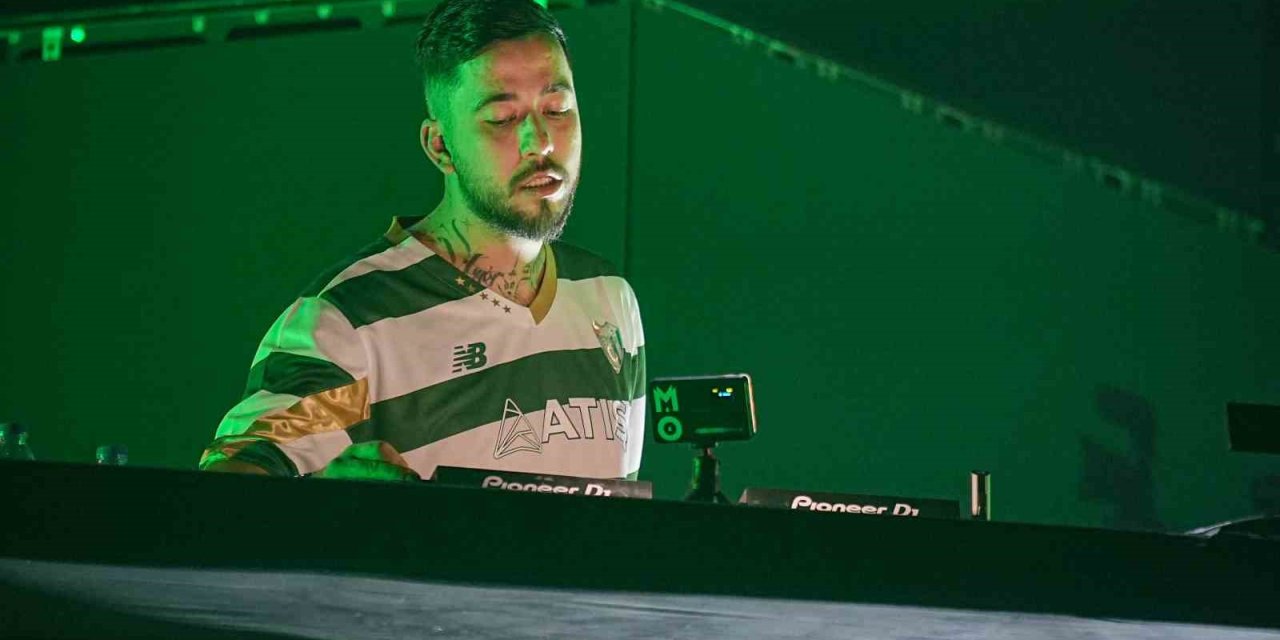 Türk Dj Mahmut Orhan Memleketinde Sahneye Bursaspor Formasıyla Çıktı