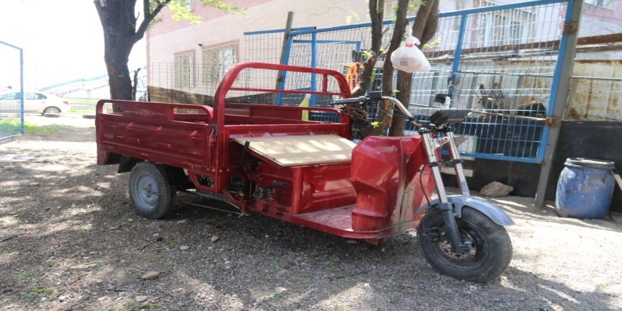 Çalınan Motosikletini Bu Kez Gemi Zinciriyle Bağladı