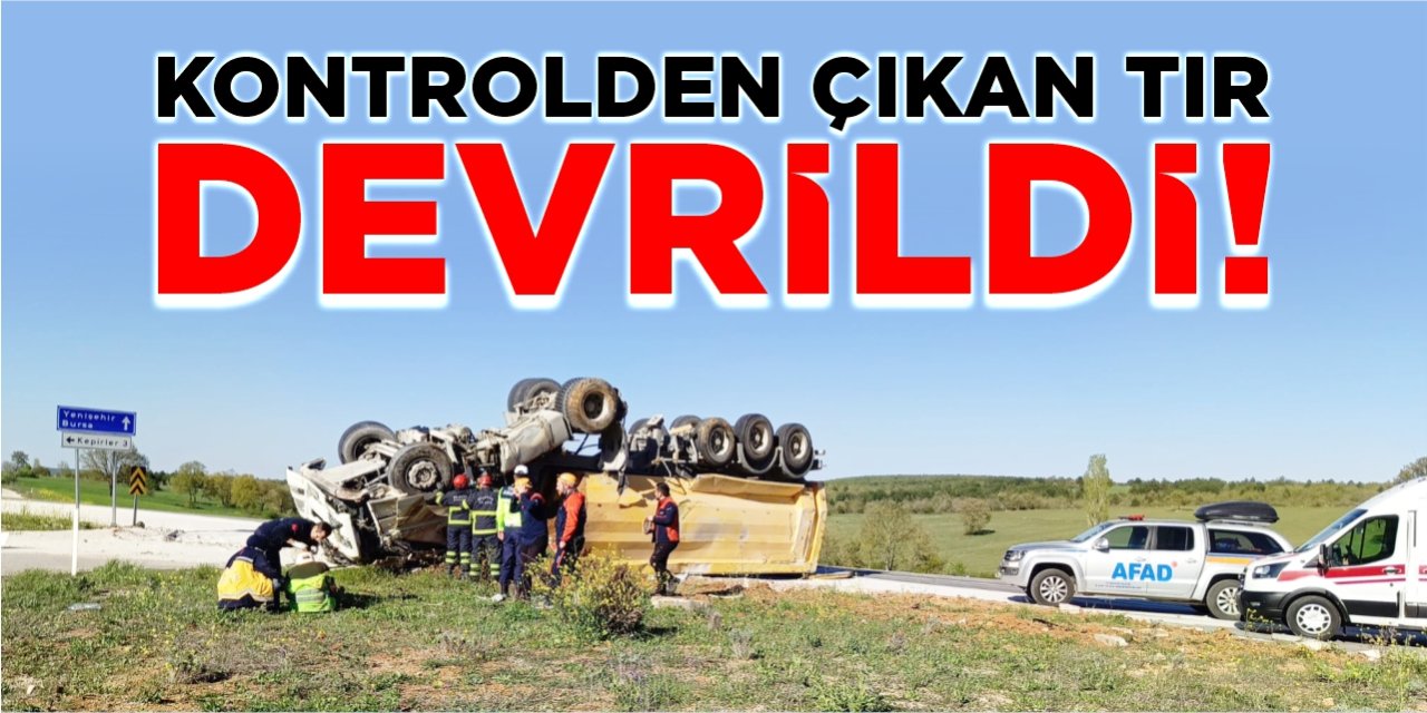 Kontrolden çıkan tır devrildi