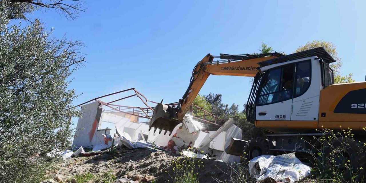 25 Kaçak Yapı Yıkıldı