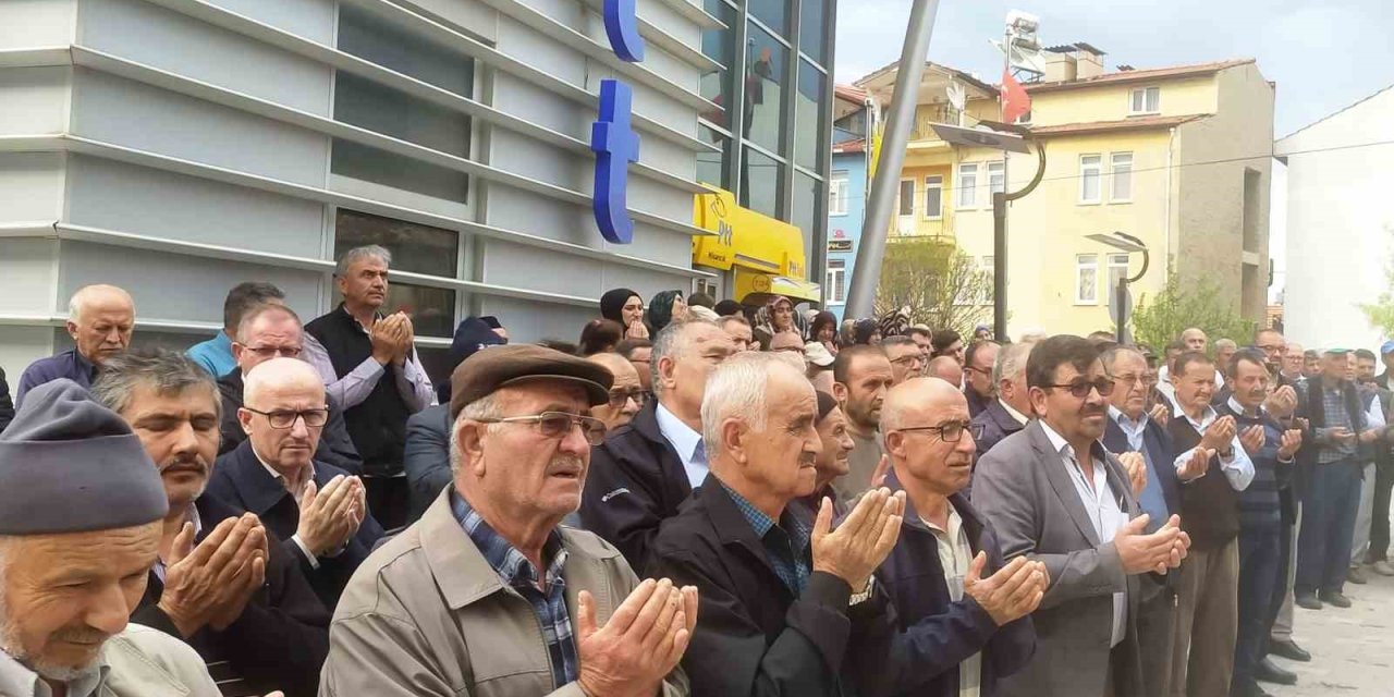 Hacı Adayları Dualarla Uğurlandı