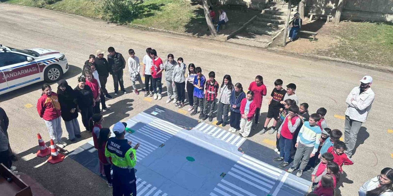 Trafik Haftası Kapsamında Çocuklara Eğitim Verildi