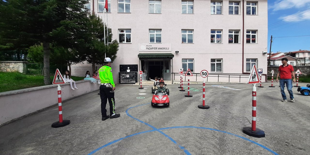 Minik Öğrencilere Trafik Eğitimi
