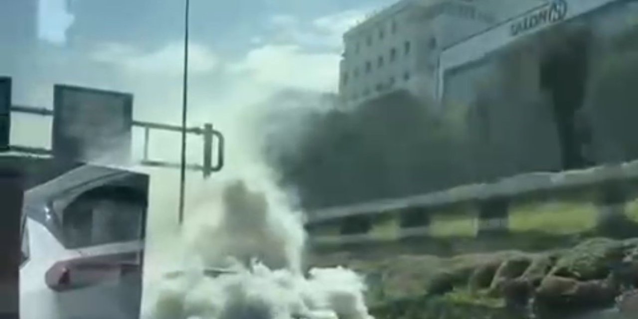 Arıza Yapan Araç Trafiği Dumana Kattı