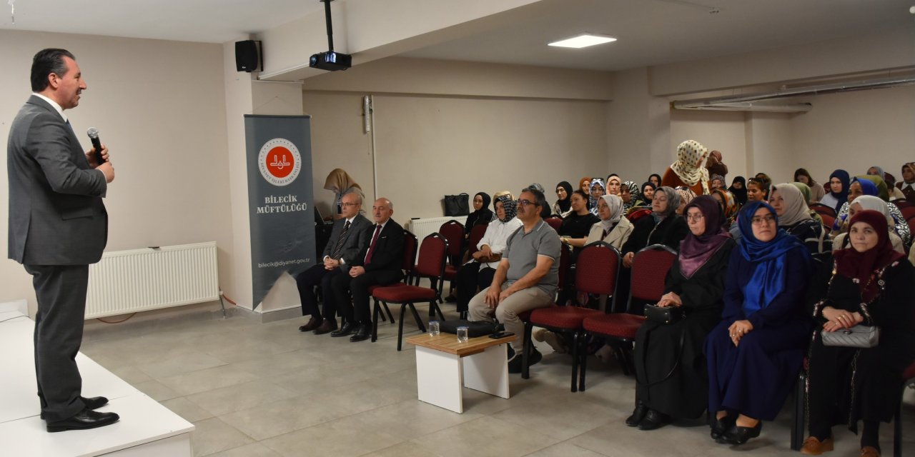 Aile İçi Eğitimde Annenin Rolü Anlatıldı