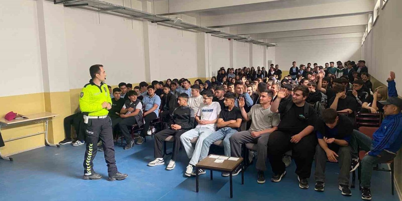 Öğrencilere Trafik Bilinci Eğitimi Verildi