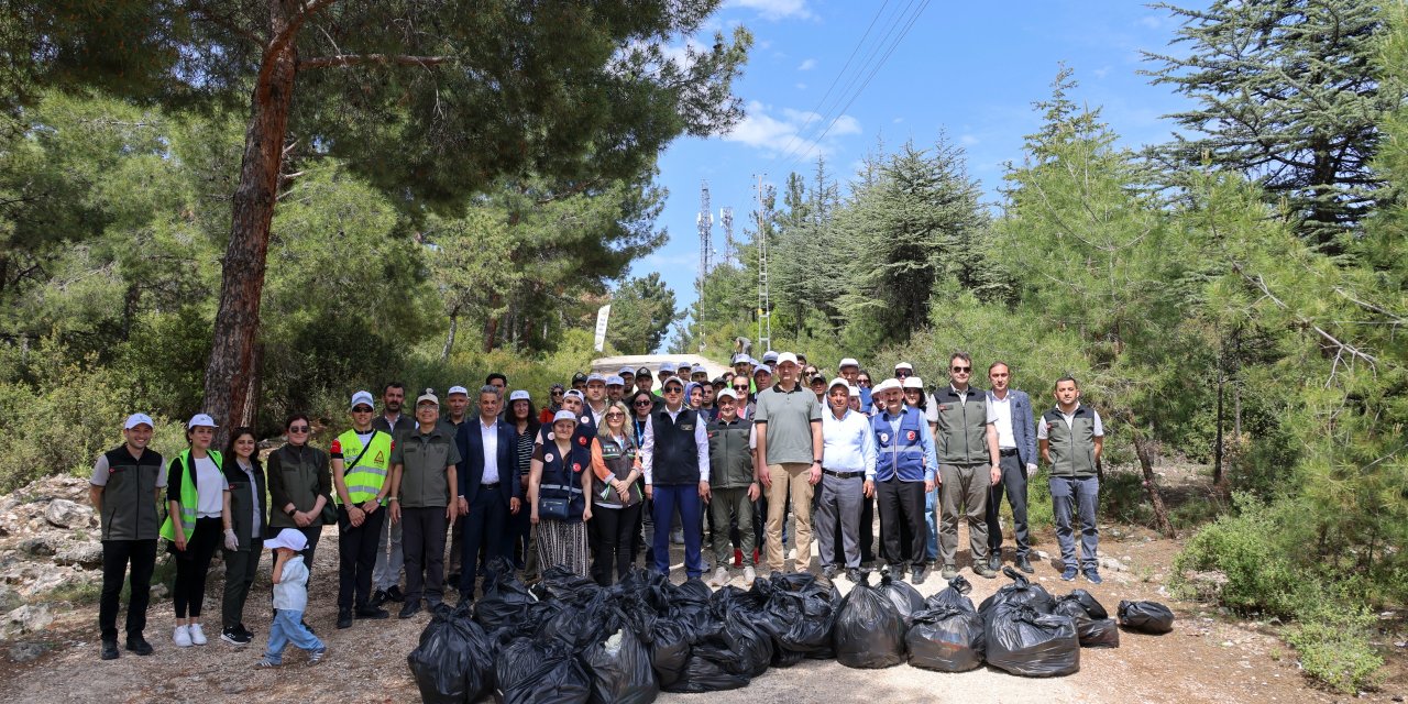 Onlarca poşet çöp topladılar