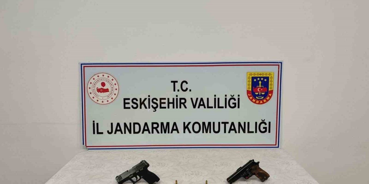 Ruhsatsız Tabanca Satmaya Çalışırken Yakalandı
