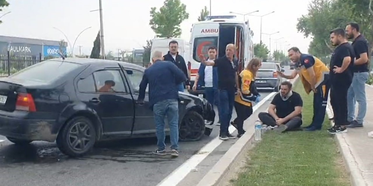 Kontrolden Çıkan Araç Bariyerlere Çarptı