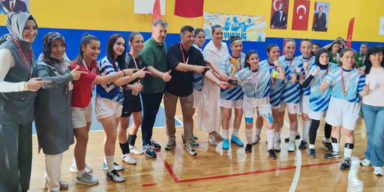 Kız Futsal Takımı Türkiye Şampiyonu Oldu