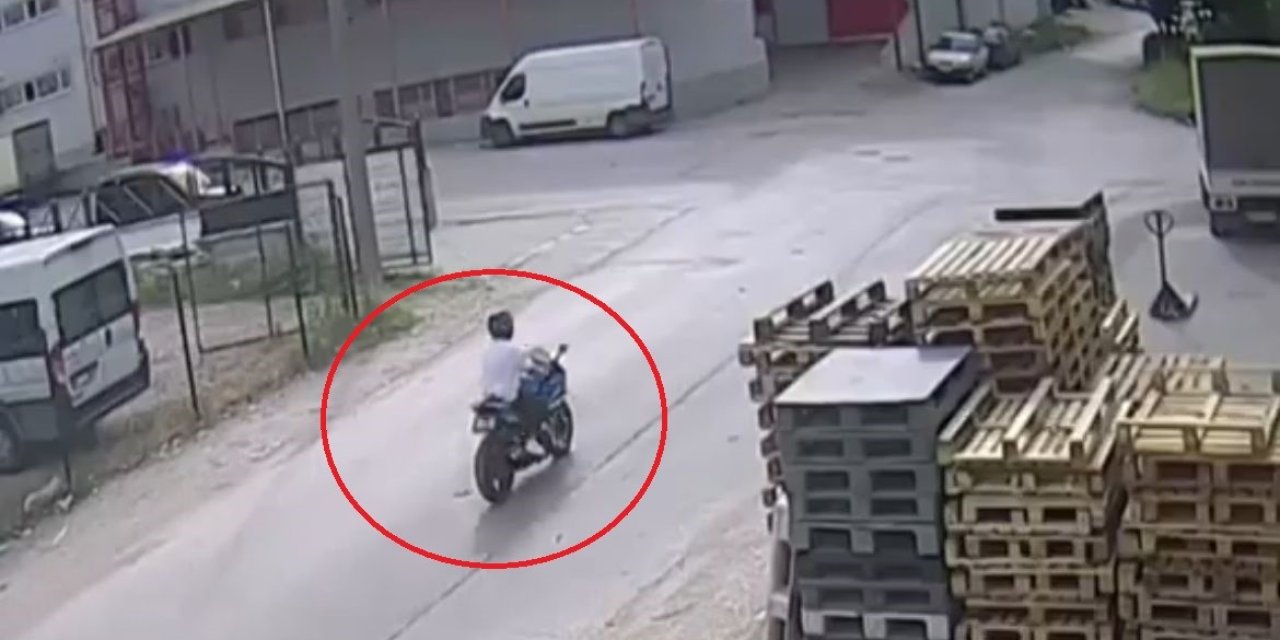 İki Motosikletinin Karıştığı Kaza Kamerada: 2 Yaralı