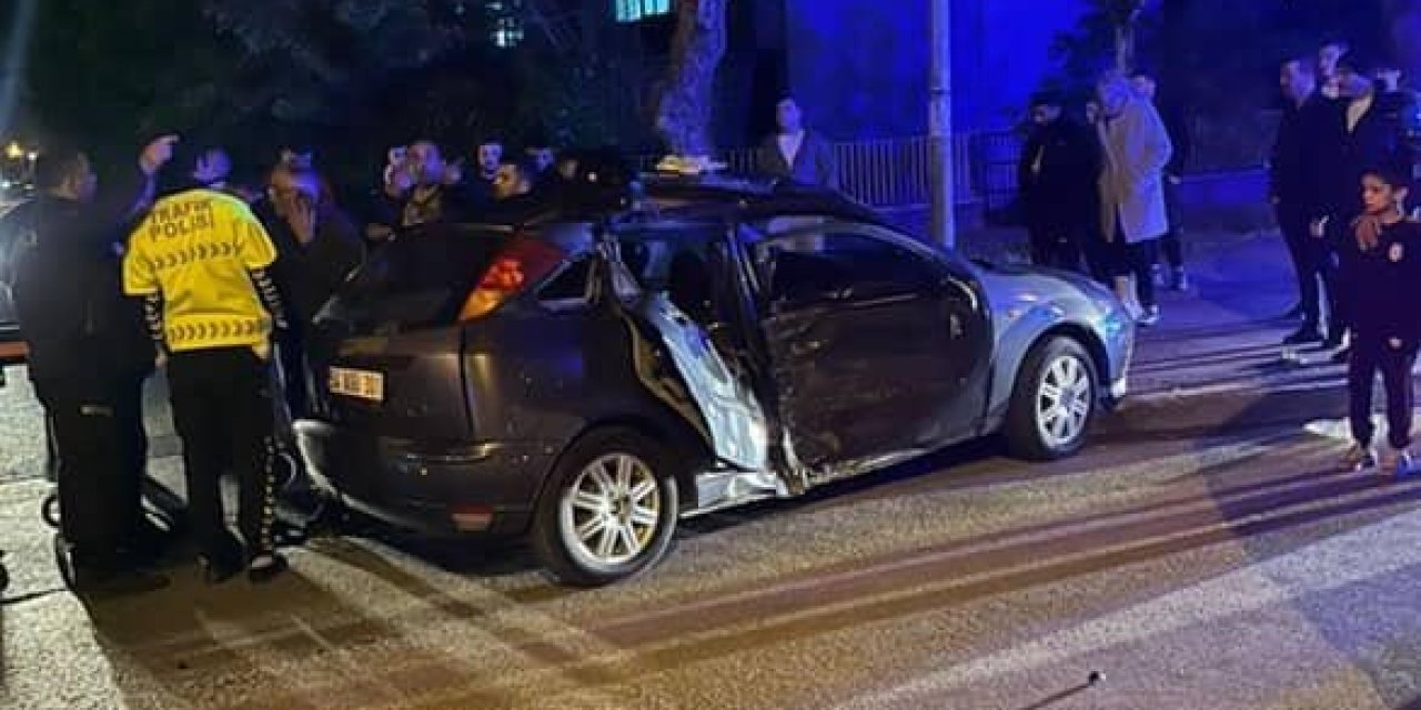 Otomobil İle Motosiklet Çarpıştı: 1 Ölü, 2 Yaralı