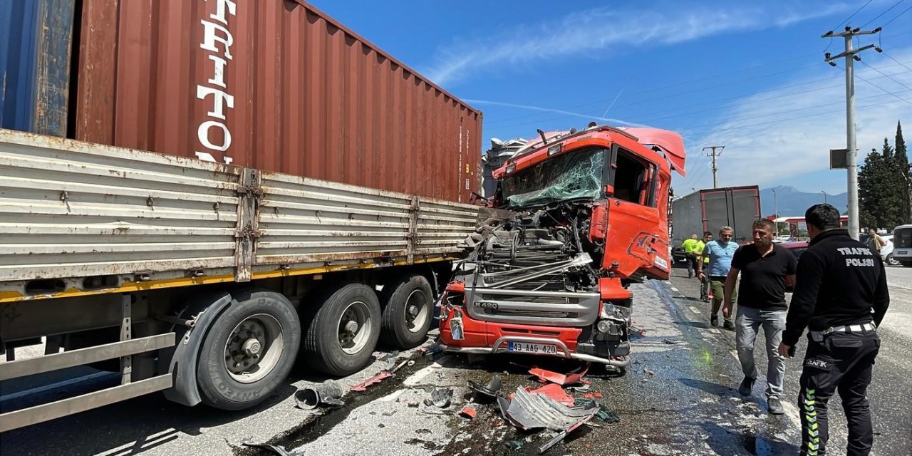 Zincirleme Kazada Yol Savaş Alanına Döndü