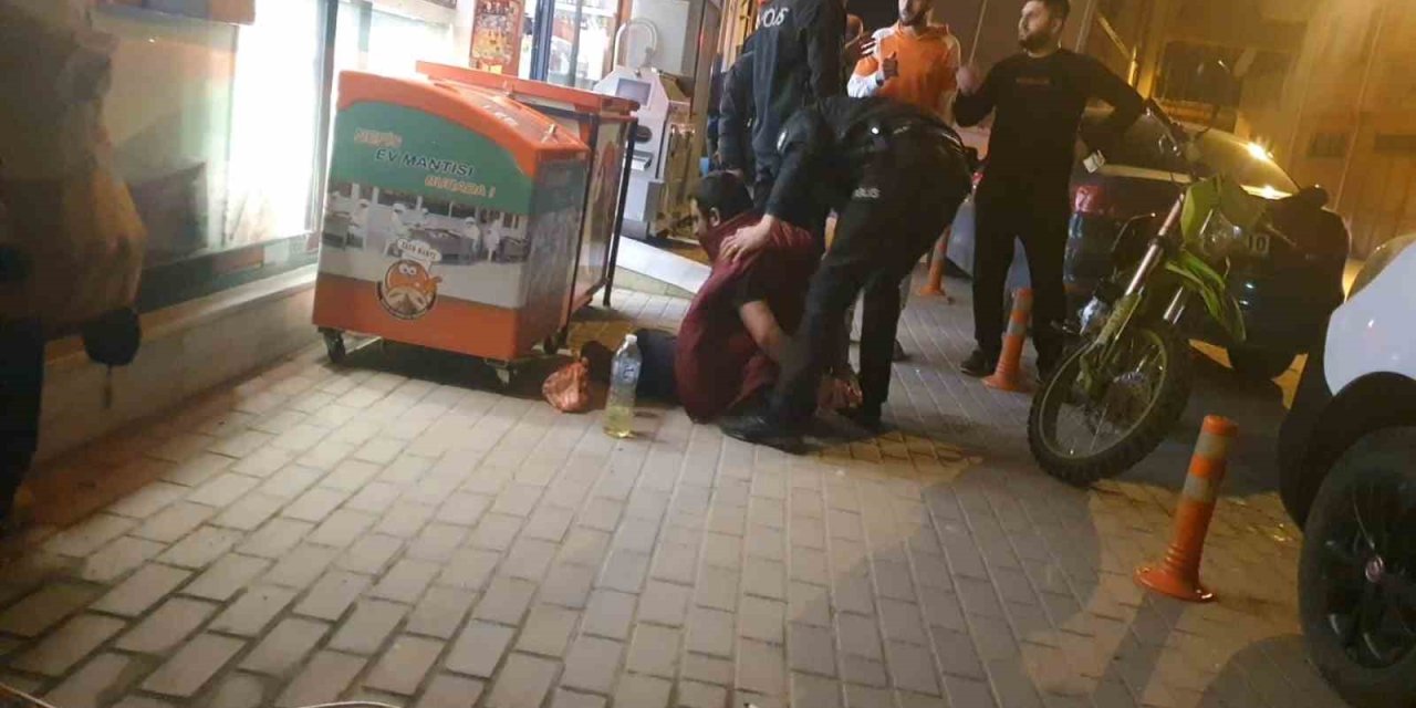 Bakkalı Kundaklamaya Çalışırken Polisler Yakaladı
