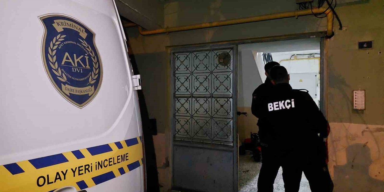 70 Yaşındaki Adam Evinde Ölü Bulundu